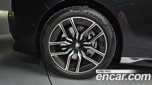 BMW 7 Series 2023 — Photo 9/20