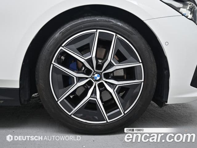BMW 5 Series 2023 — ფოტო 4/20