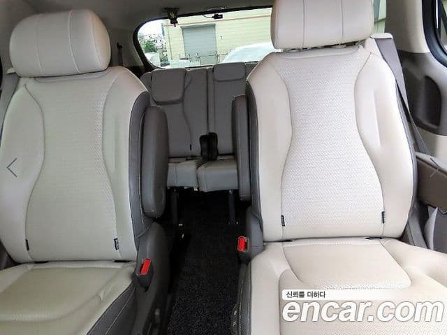Kia Carnival 2022 — фото 10 из 20