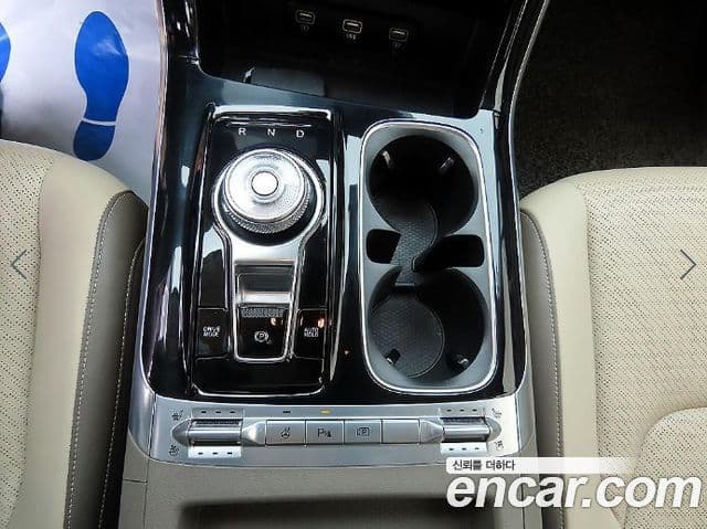 Kia Carnival 2022 — фото 11 из 20