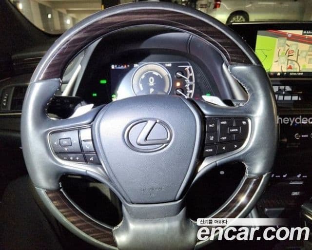 Lexus ES300h 2019 — Şəkil 6/16