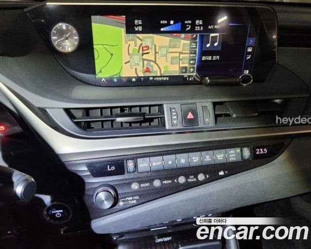 Lexus ES300h 2019 — Şəkil 10/16