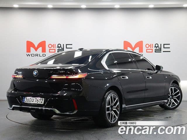 BMW 7 Series 2023 — Photo 19/20