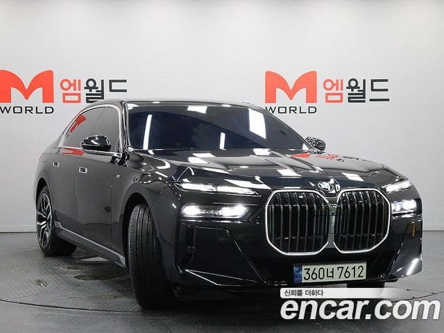 BMW 7 Series 2023 — Photo 15/20