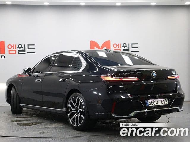 BMW 7 Series 2023 — Photo 2/20