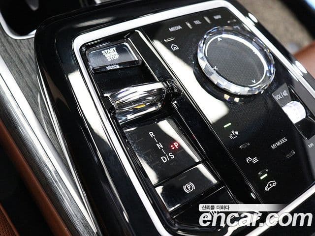 BMW 7 Series 2023 — Photo 1/20