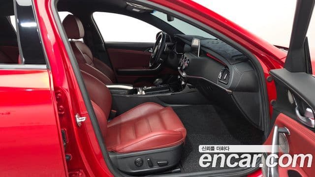 Kia Stinger 2020 — фото 11 из 20