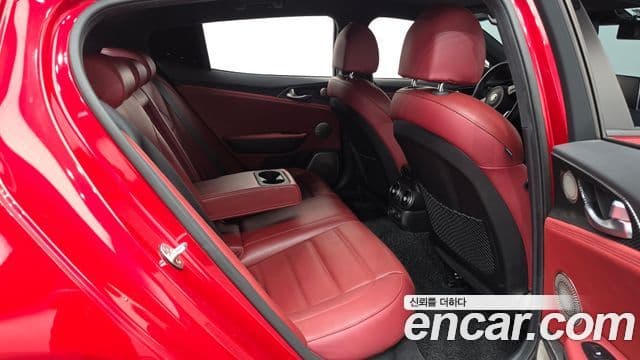 Kia Stinger 2020 — фото 12 из 20