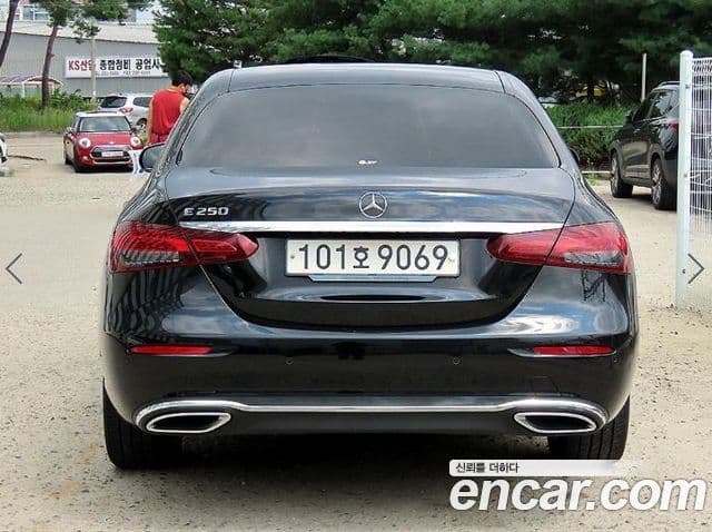 Mercedes-Benz E-Class 2021 — ფოტო 3/20