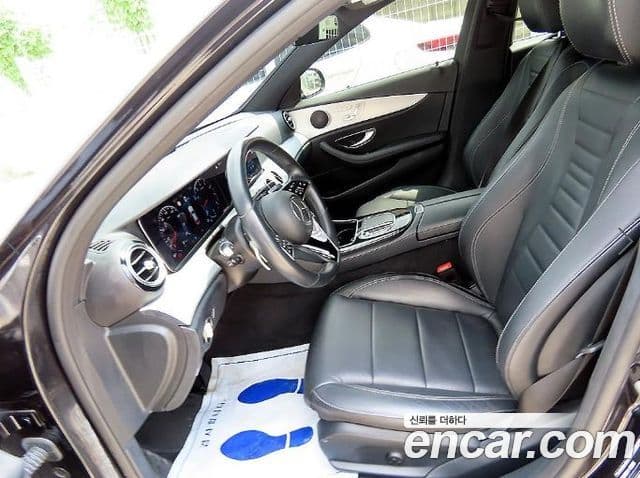 Mercedes-Benz E-Class 2021 — ფოტო 4/20