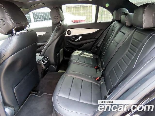 Mercedes-Benz E-Class 2021 — ფოტო 5/20