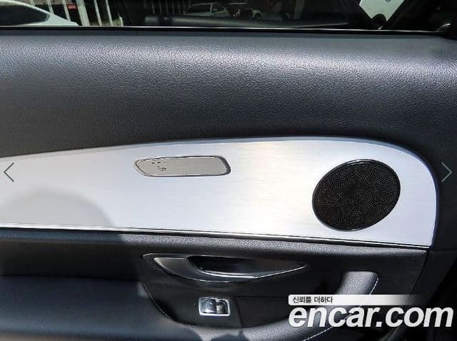 Mercedes-Benz E-Class 2021 — ფოტო 15/20