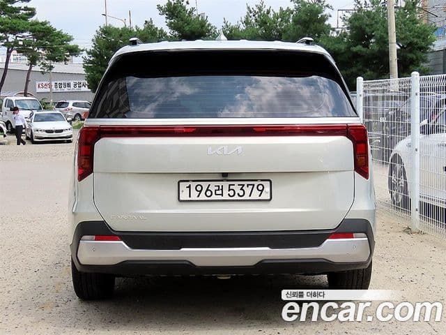 Kia Carnival 2023 — фото 3 из 20
