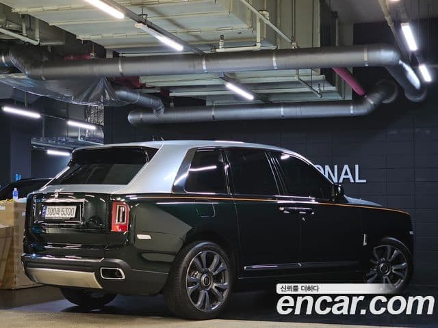 Rolls-Royce Cullinan 2023 — фото 7 из 20