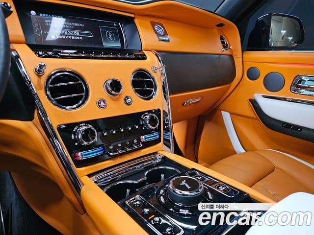Rolls-Royce Cullinan 2023 — фото 14 из 20