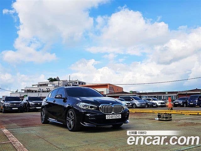 BMW 1 Series 2023 — Şəkil 1/20