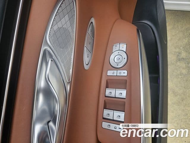 Genesis GV70 2023 — фото 10 из 17
