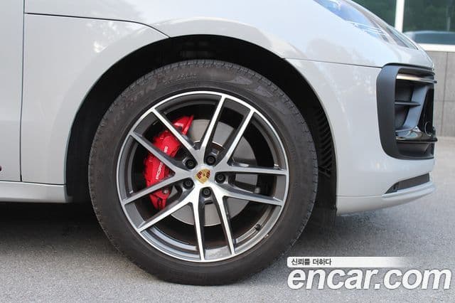 Porsche Macan 2022 — Photo 14/20
