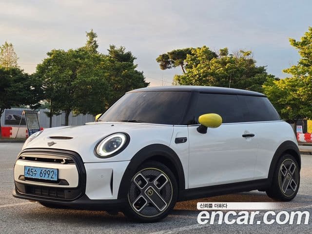 Mini Cooper Electric 2023 — ფოტო 15/20