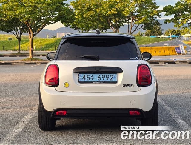 Mini Cooper Electric 2023 — ფოტო 3/20