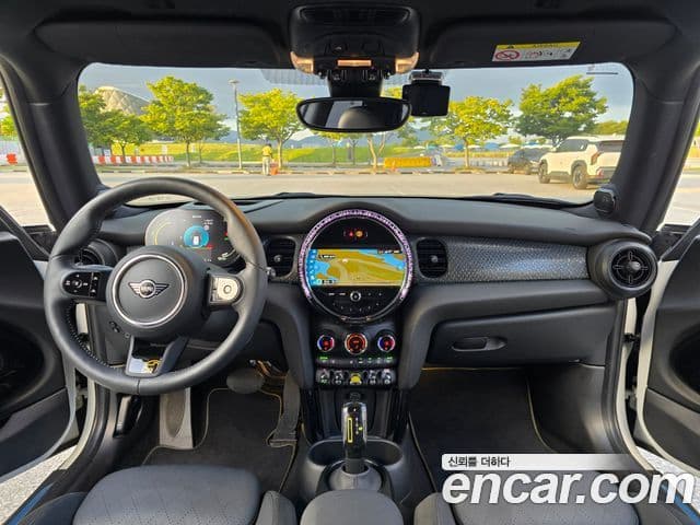 Mini Cooper Electric 2023 — ფოტო 14/20
