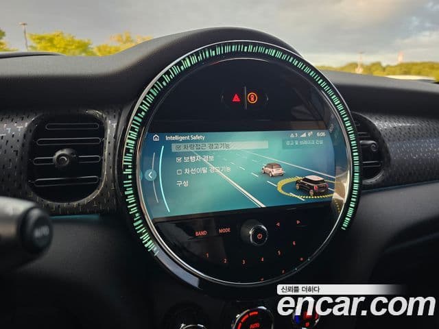Mini Cooper Electric 2023 — ფოტო 5/20