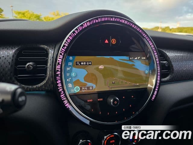 Mini Cooper Electric 2023 — ფოტო 11/20