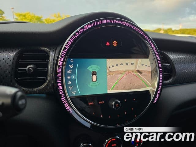 Mini Cooper Electric 2023 — ფოტო 8/20