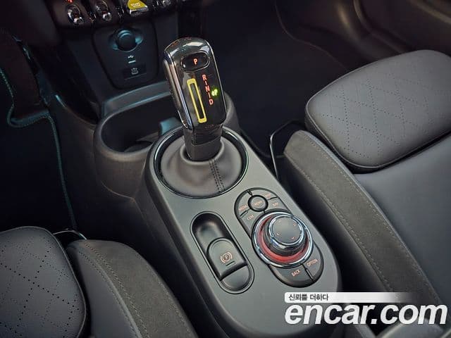 Mini Cooper Electric 2023 — ფოტო 18/20