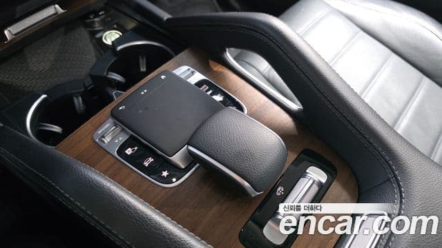 Mercedes-Benz GLE-Class 2019 — Şəkil 17/20