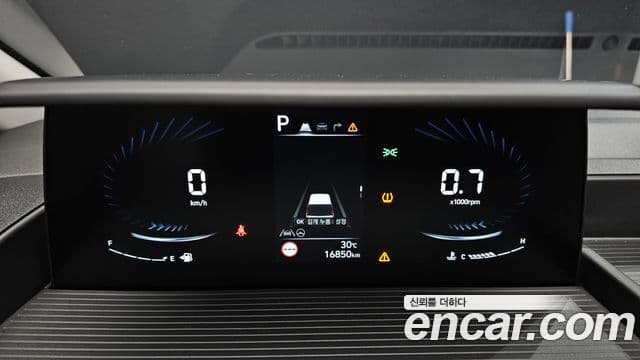 Hyundai Staria 2025 — ფოტო 8/20