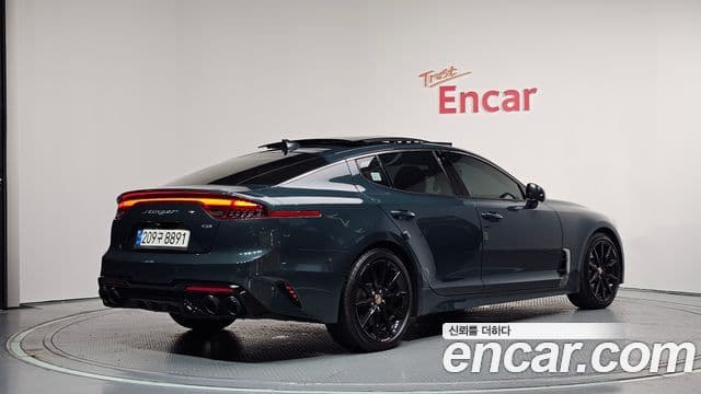 Kia Stinger 2023 — ფოტო 2/20