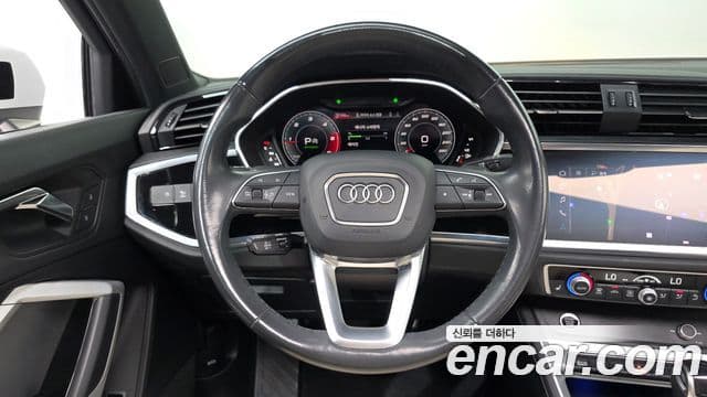 Audi Q3 2023 — ფოტო 13/20