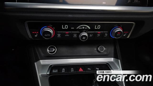 Audi Q3 2023 — ფოტო 17/20