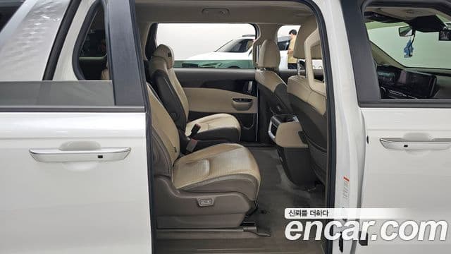 Kia Carnival 2020 — фото 11 из 20