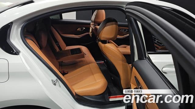 BMW 3 Series 2024 — фото 11 из 20