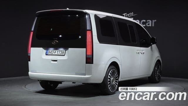 Hyundai Staria 2023 — Photo 8/20