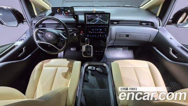 Hyundai Staria 2023 — Photo 1/20
