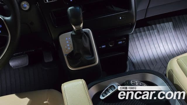 Hyundai Staria 2023 — Photo 14/20