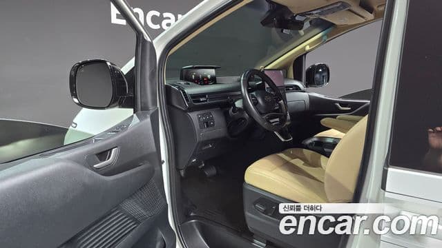 Hyundai Staria 2023 — Photo 16/20