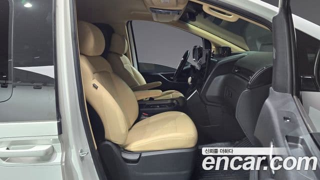 Hyundai Staria 2023 — Photo 7/20