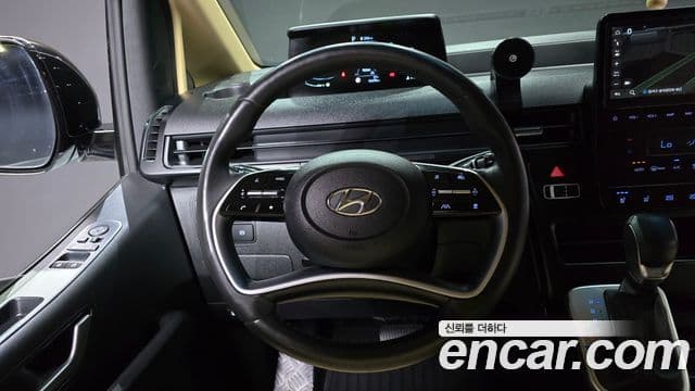 Hyundai Staria 2023 — Photo 12/20