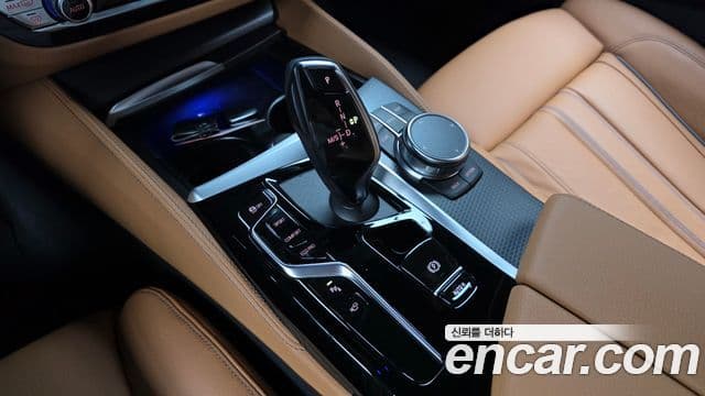 BMW 5 Series 2023 — Şəkil 9/20