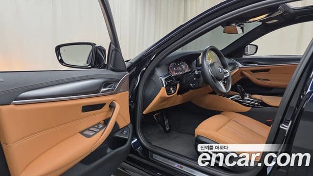 BMW 5 Series 2023 — Şəkil 10/20