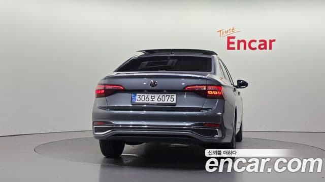 Volkswagen Jetta 2022 — ფოტო 4/20