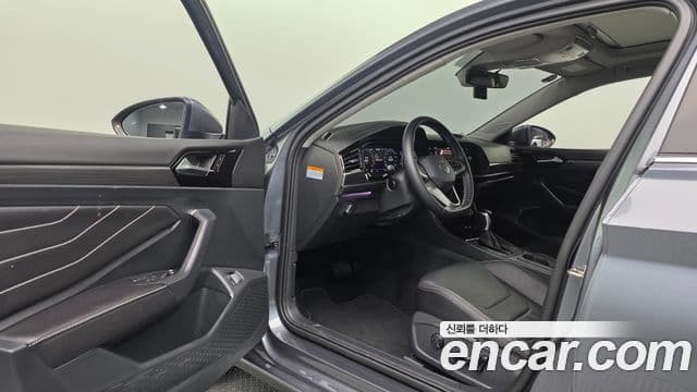 Volkswagen Jetta 2022 — ფოტო 10/20