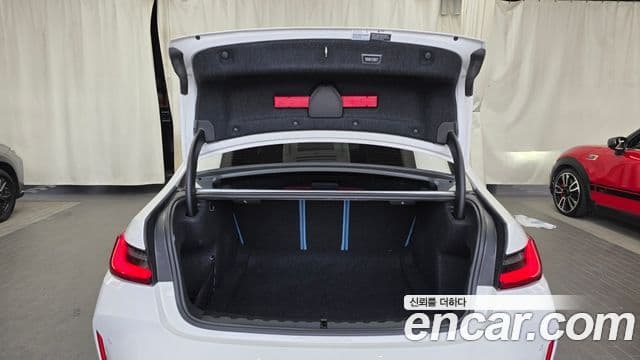 BMW M3 2023 — Photo 26/32