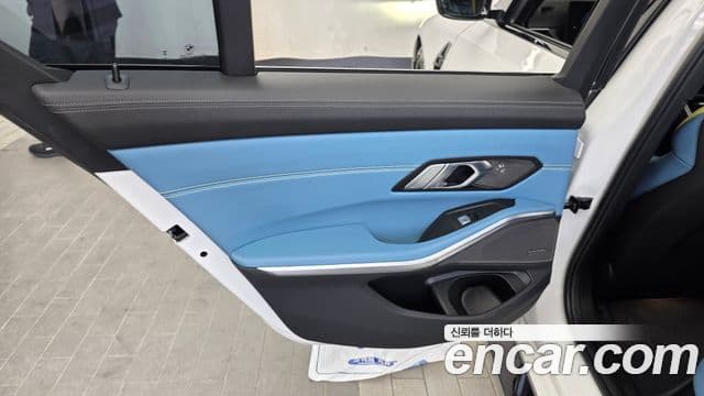 BMW M3 2023 — Photo 20/32