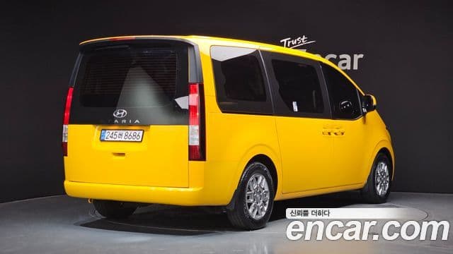 Hyundai Staria 2021 — ფოტო 2/20