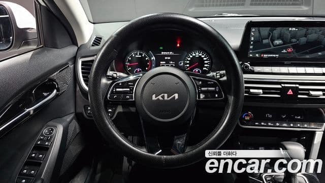 Kia Seltos 2022 — Şəkil 13/20